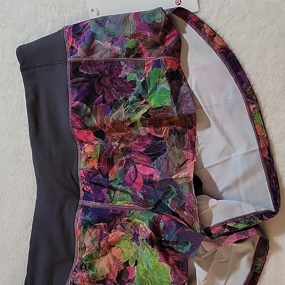 LULULEMON 2'5" LINED SHORT SIZE 8 - Picture 7 of 13